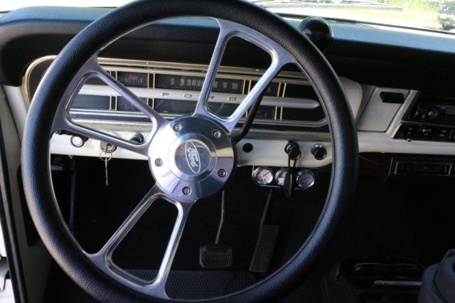 1972 White Ford F-100