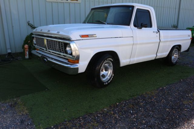 1972 White Ford F-100