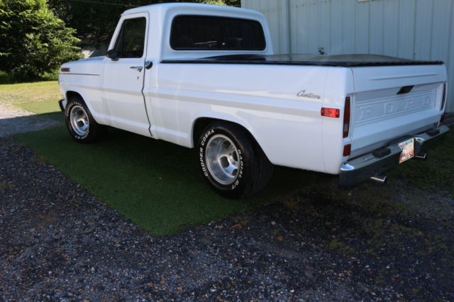 1972 White Ford F-100