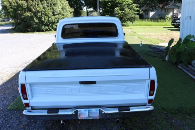 1972 White Ford F-100