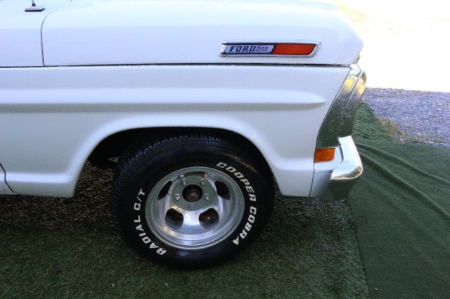 1972 White Ford F-100