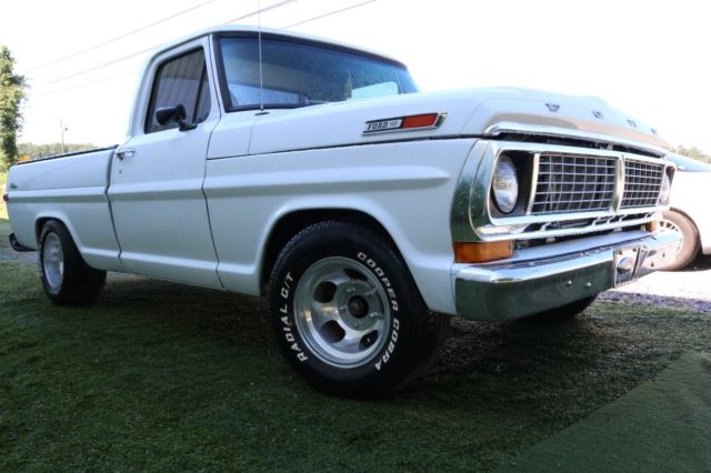 1972 White Ford F-100
