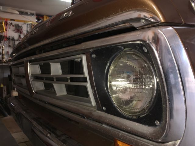 1972 Brown with White Trim CUSTOM Ford F-100 Standard Cab Pickup