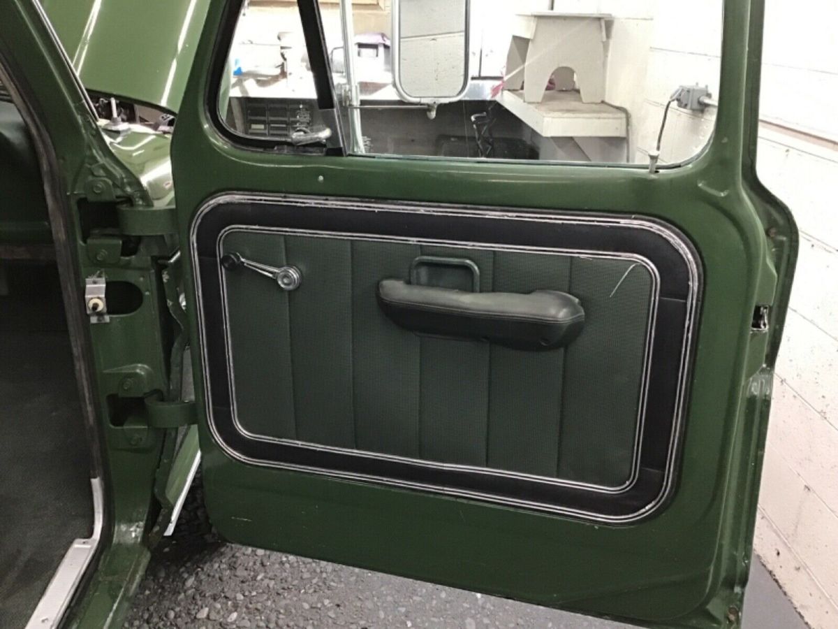 1972 Green Ford F-100 Standard Cab Pickup