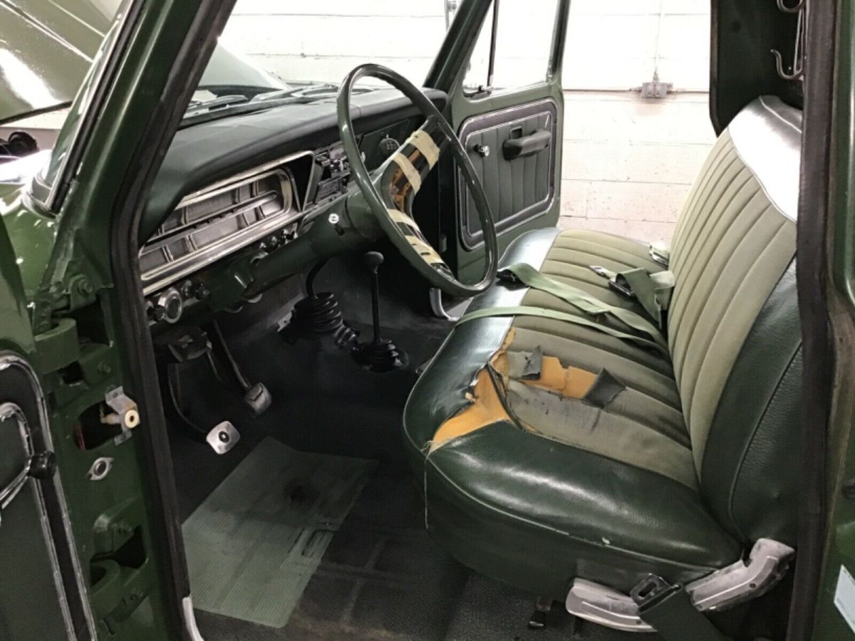 1972 Green Ford F-100 Standard Cab Pickup