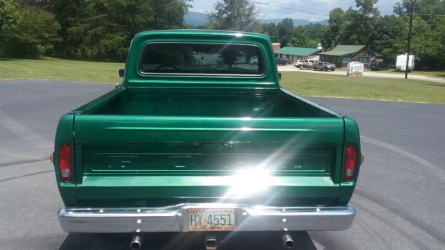 1972 Green Ford F-100 Standard Cab Pickup