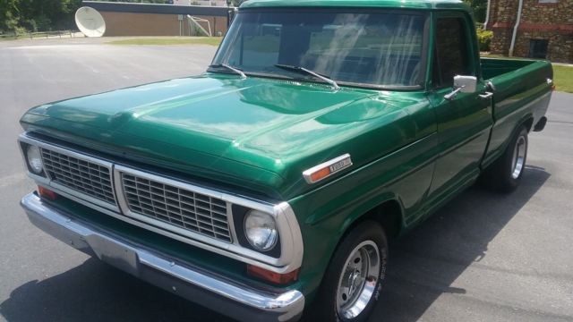 1972 Green Ford F-100 Standard Cab Pickup