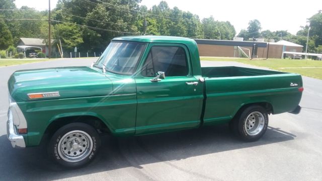 1972 Green Ford F-100 Standard Cab Pickup