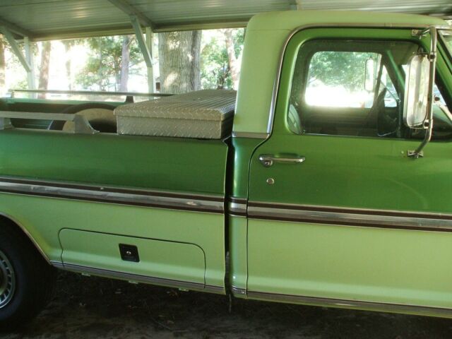 1972 Green Ford F-250 Standard Cab Pickup