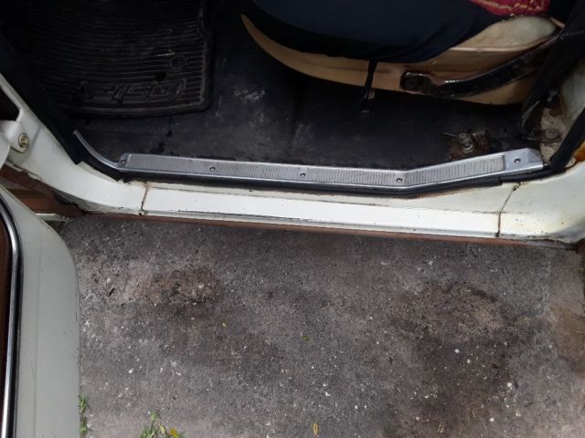 1972 Brown&whiye Ford F-250 Standard Cab Pickup