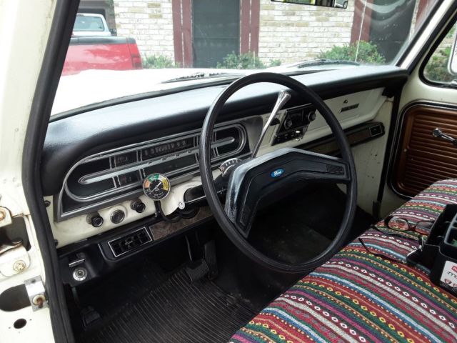 1972 Brown&whiye Ford F-250 Standard Cab Pickup