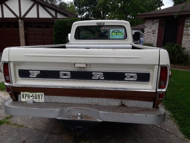 1972 Brown&whiye Ford F-250 Standard Cab Pickup