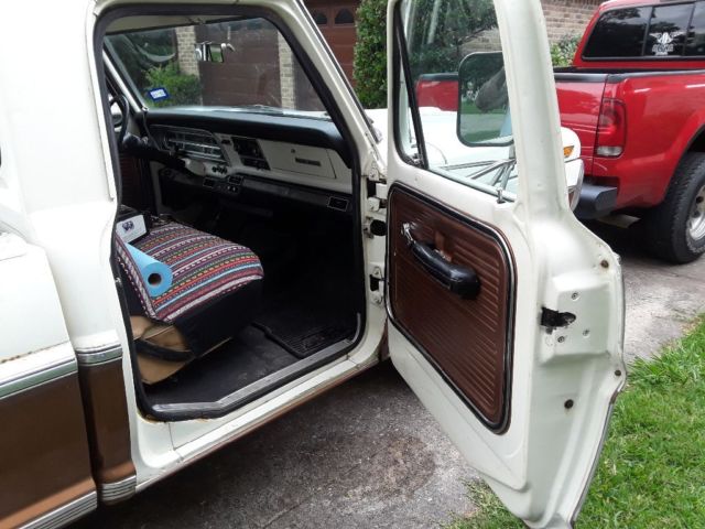 1972 Brown&whiye Ford F-250 Standard Cab Pickup