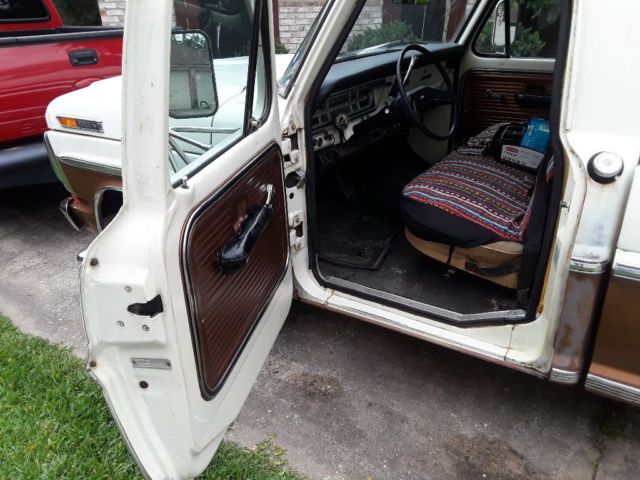 1972 Brown&whiye Ford F-250 Standard Cab Pickup