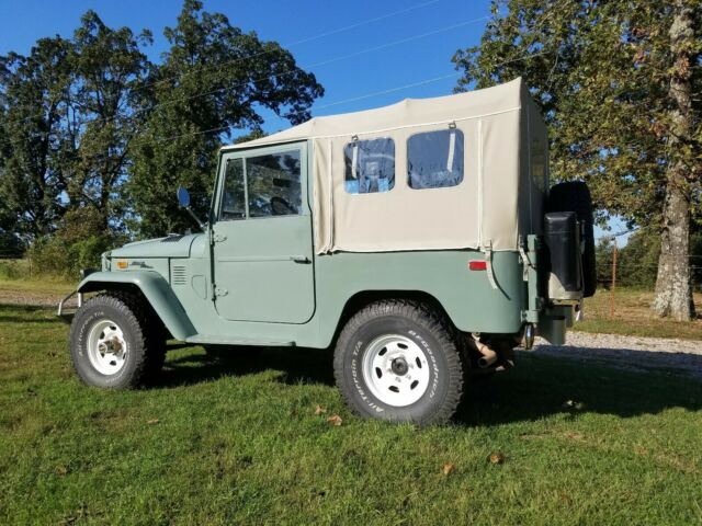 1972 Green Toyota Land Cruiser SUV