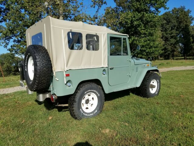 1972 Green Toyota Land Cruiser SUV