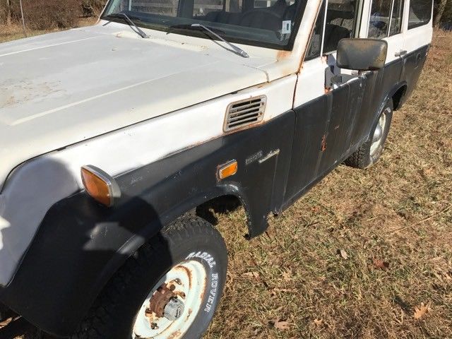 1972 White/Black Toyota Land Cruiser Wagon