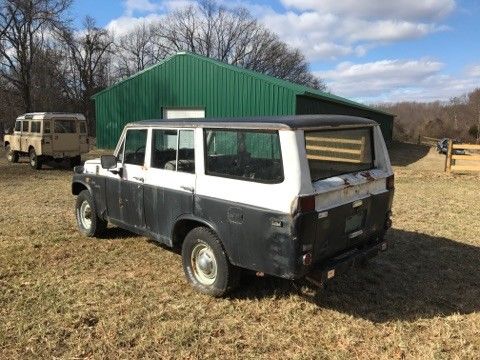 1972 White/Black Toyota Land Cruiser Wagon