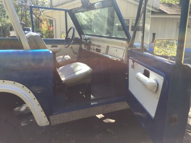 1972 Blue Ford Bronco