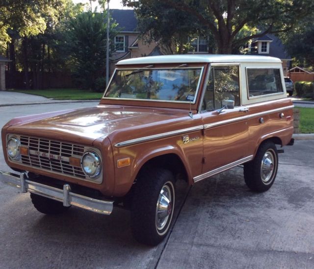1972 White Ford Bronco U/K