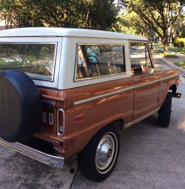 1972 White Ford Bronco U/K