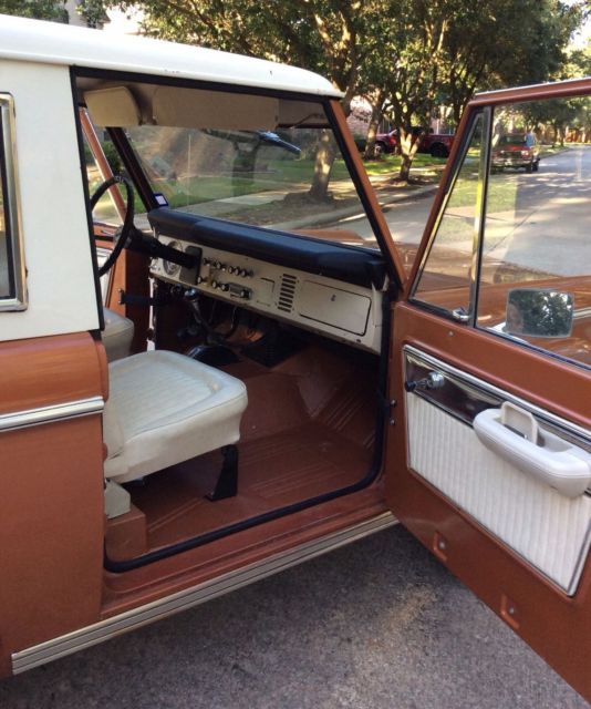 1972 White Ford Bronco U/K