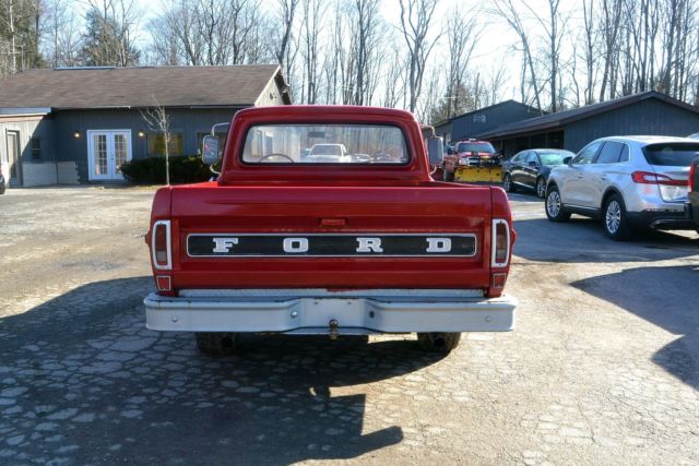 1972 Red Ford F-100 --