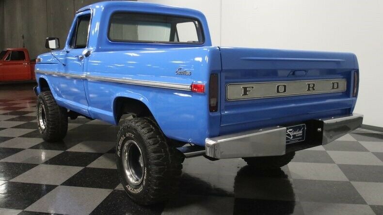1972 Blue Ford F-100 Pickup Truck