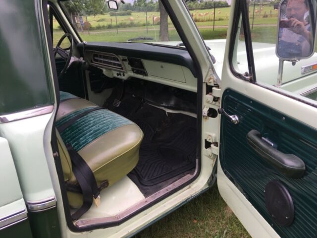 1972 Green Ford F-100 Regular Cab