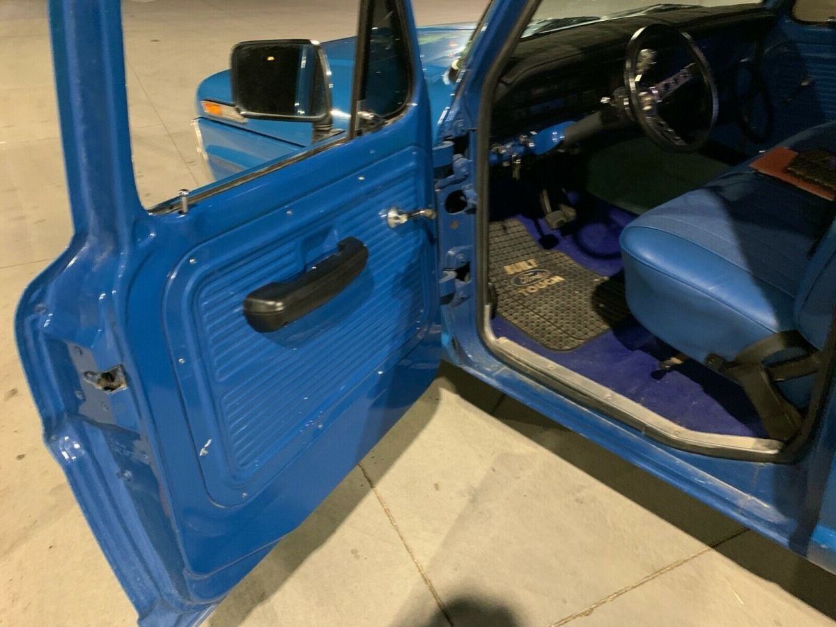 1972 Blue Ford F-250 Standard Cab Pickup
