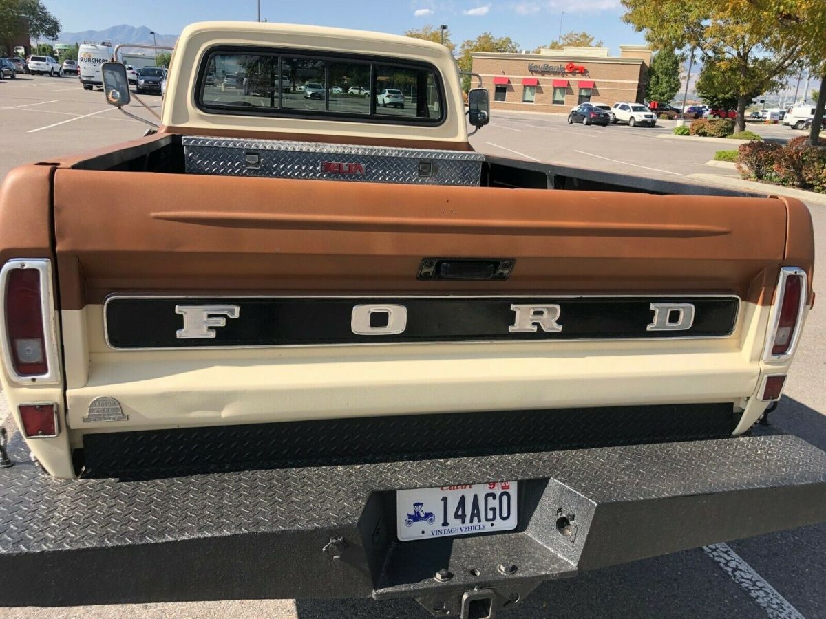 1972 Brown & Cream Ford F-250 Standard Cab Pickup