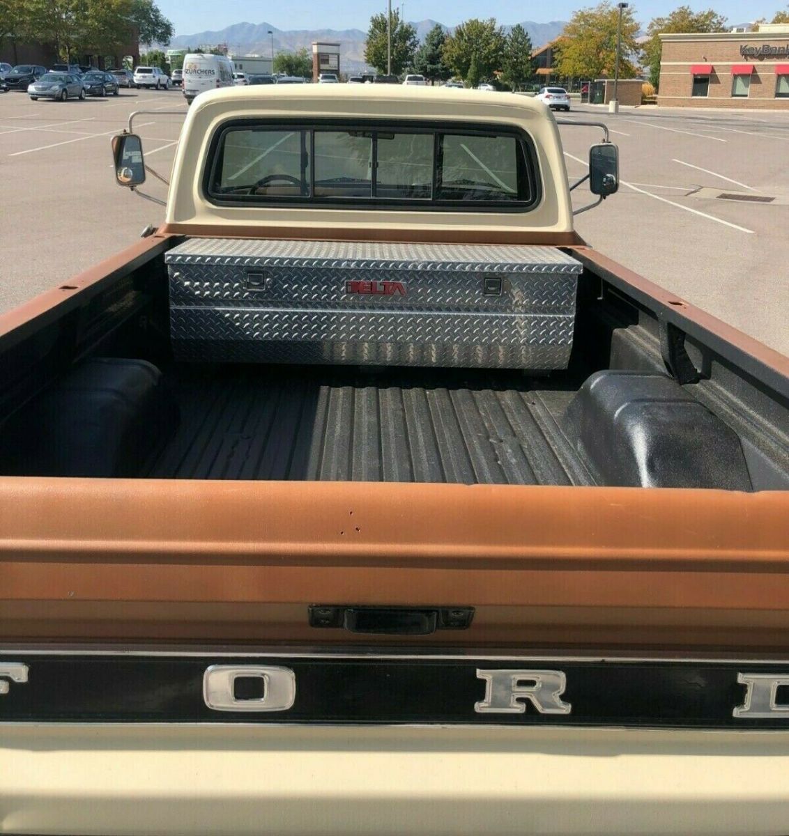 1972 Brown & Cream Ford F-250 Standard Cab Pickup