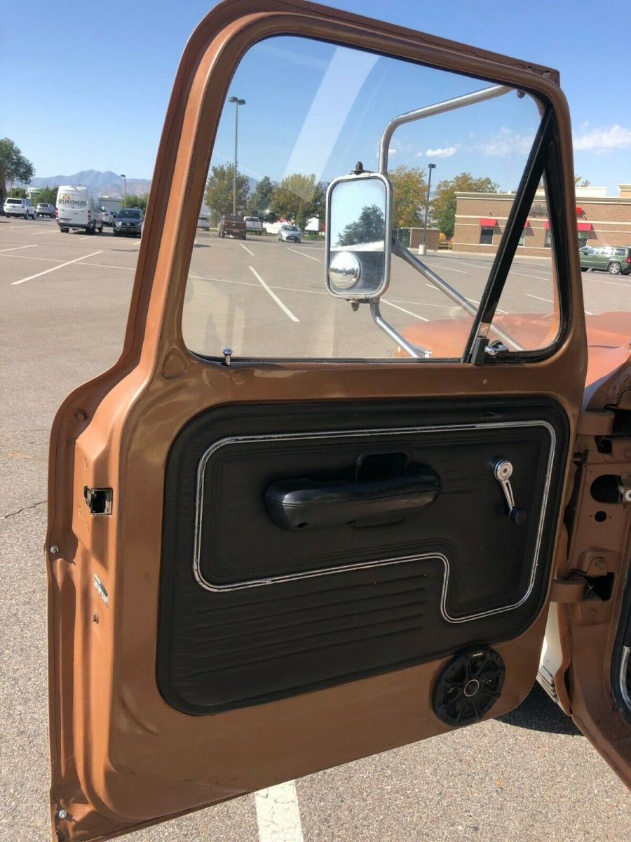 1972 Brown & Cream Ford F-250 Standard Cab Pickup
