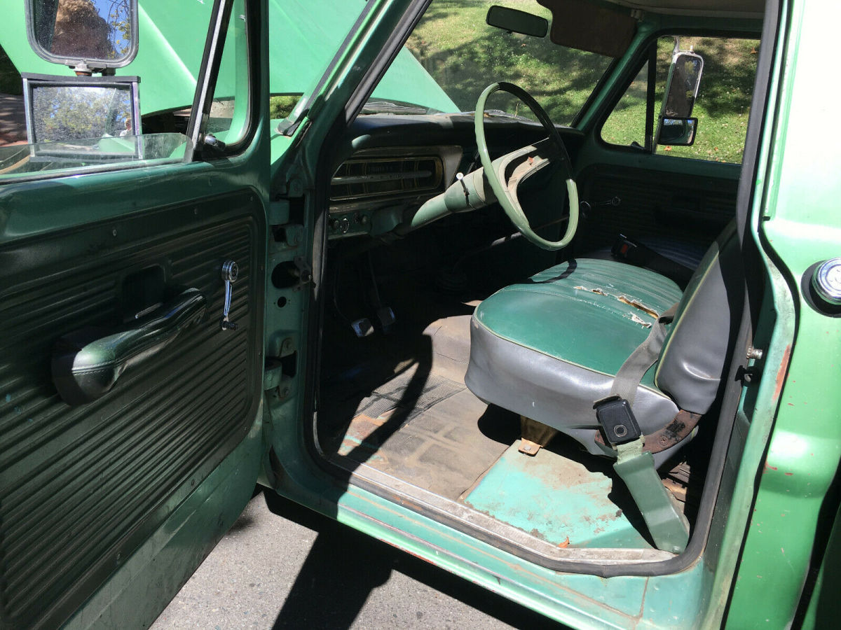 1972 Green Ford F-250 Standard Cab Pickup