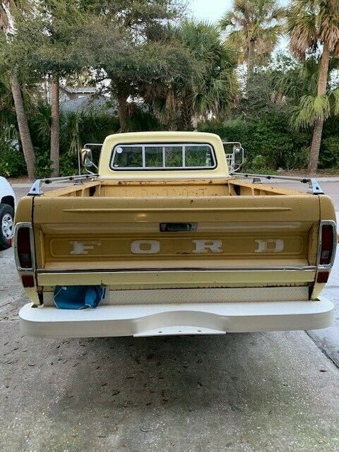 1972 Yellow Ford F-250