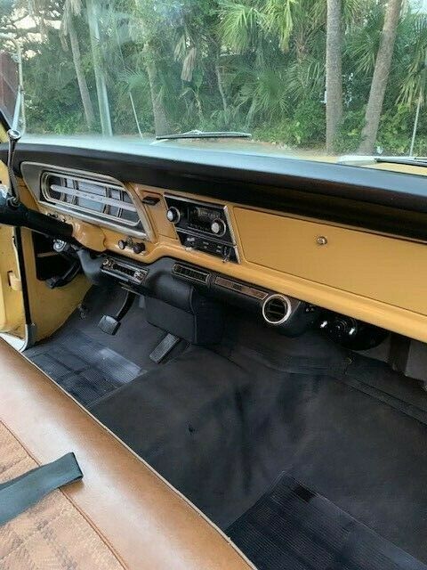 1972 Yellow Ford F-250