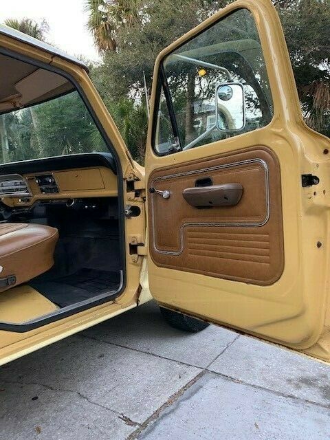 1972 Yellow Ford F-250
