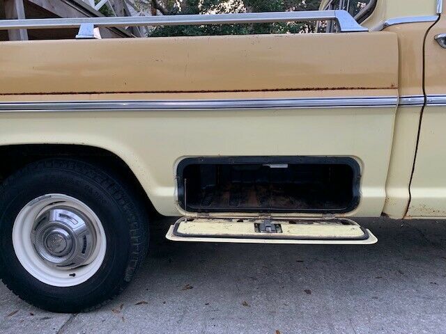 1972 Yellow Ford F-250