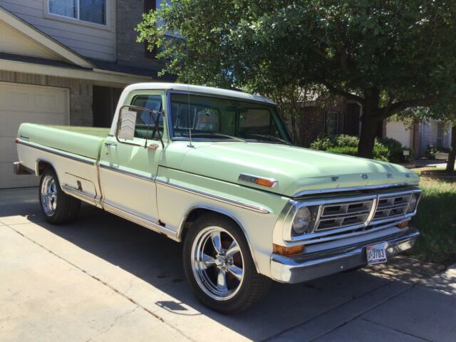 1972 GREEN-WHITE Ford F-100 Pick Up Truck