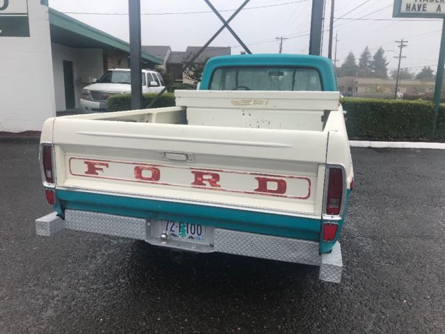 1972 Tu Tone Ford F-100 Pick up truck