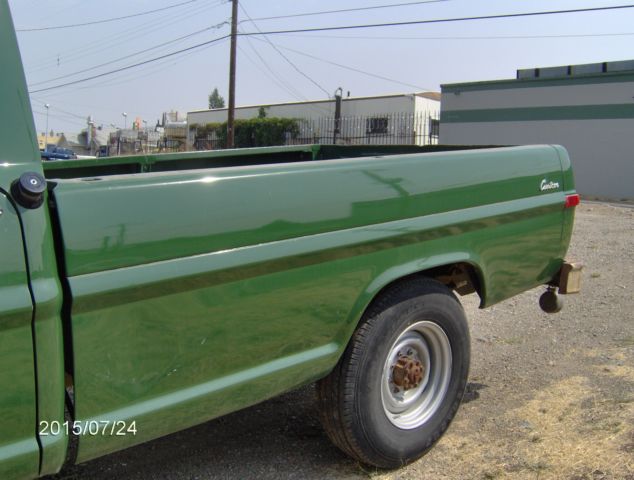 1972 Green Ford F-250 Standard Cab Pickup