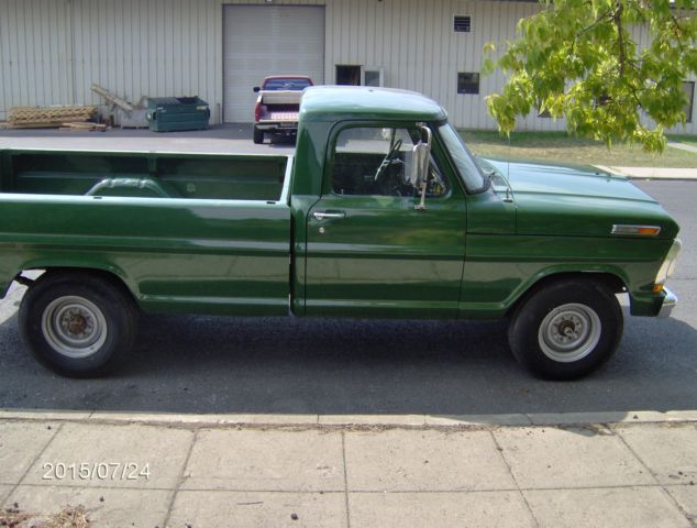 1972 Green Ford F-250 Standard Cab Pickup
