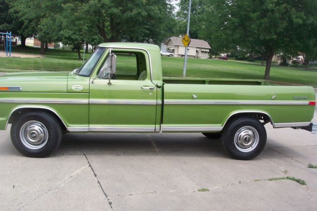19720000 Green Ford F-250 Standard Cab Pickup