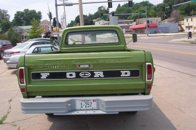 19720000 Green Ford F-250 Standard Cab Pickup