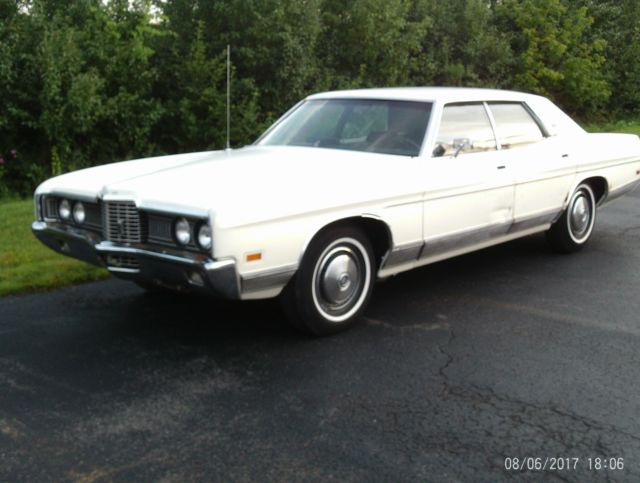 1972 White Ford Crown Victoria Sedan