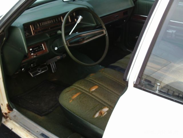 1972 White Ford Crown Victoria Sedan