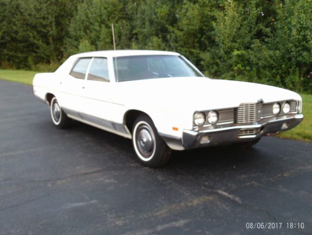 1972 White Ford Crown Victoria Sedan