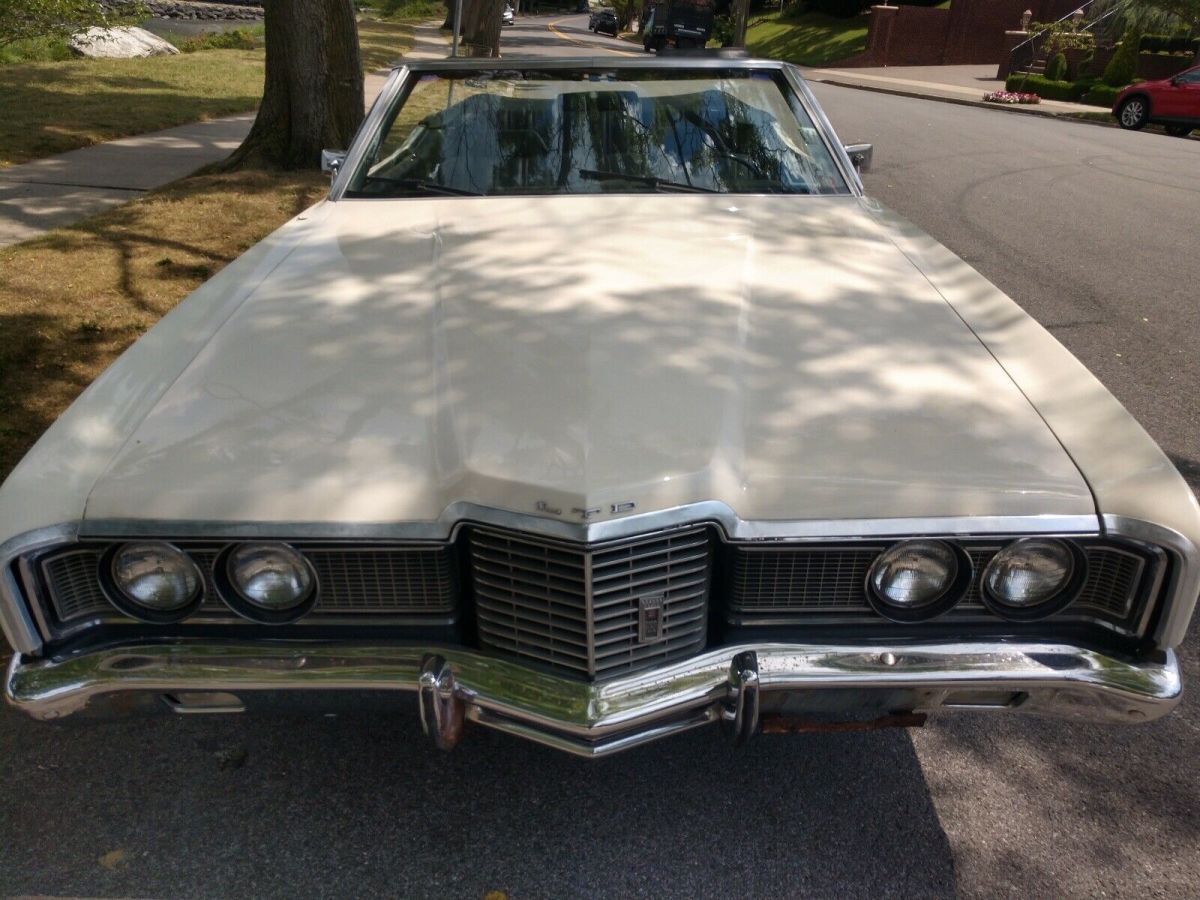 1972 White Ford LTD Convertible