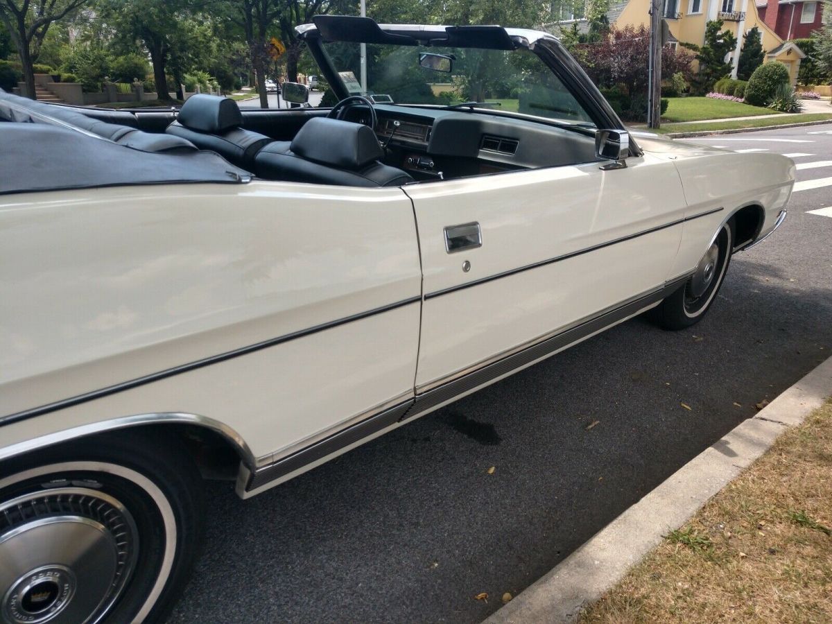 1972 White Ford LTD Convertible