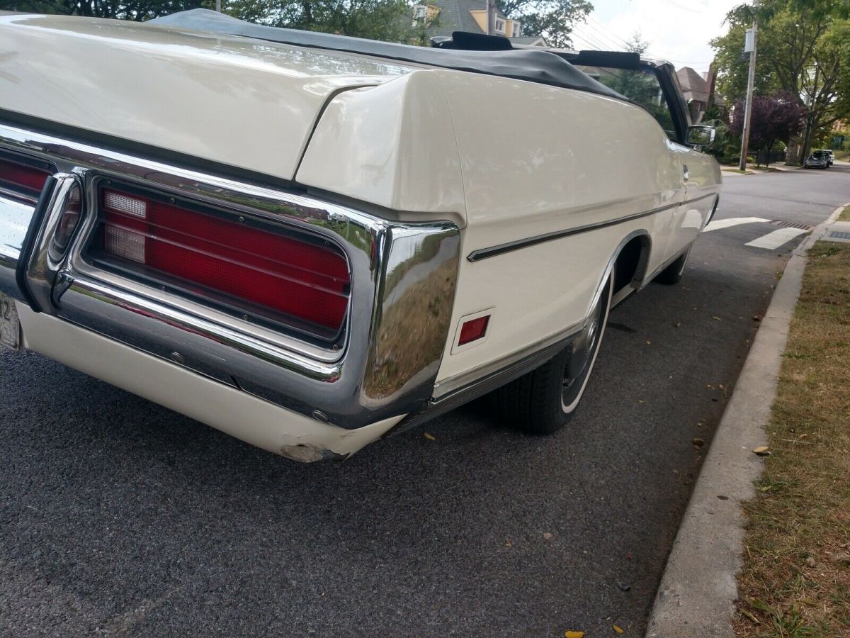 1972 White Ford LTD Convertible